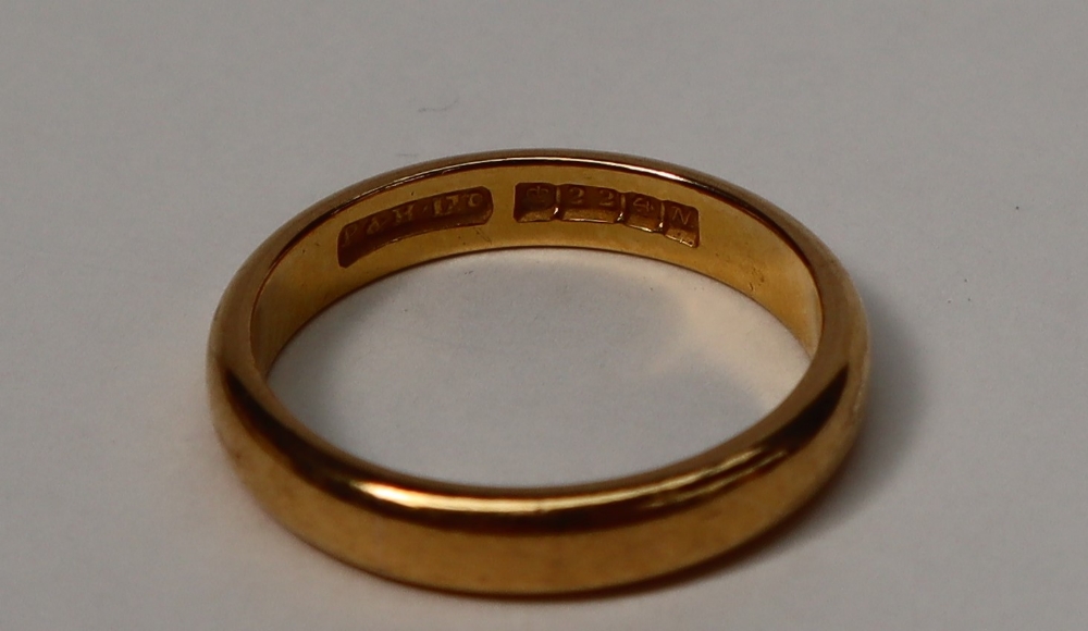A 22ct yellow gold wedding band, approximately 4 grams,
