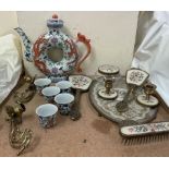 A Chinese porcelain teapot and tea bowls, together with a part dressing table set,