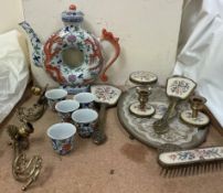 A Chinese porcelain teapot and tea bowls, together with a part dressing table set,