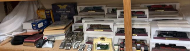 A collection of modern model locomotives, Danbury Mint model cars, Corgi models,