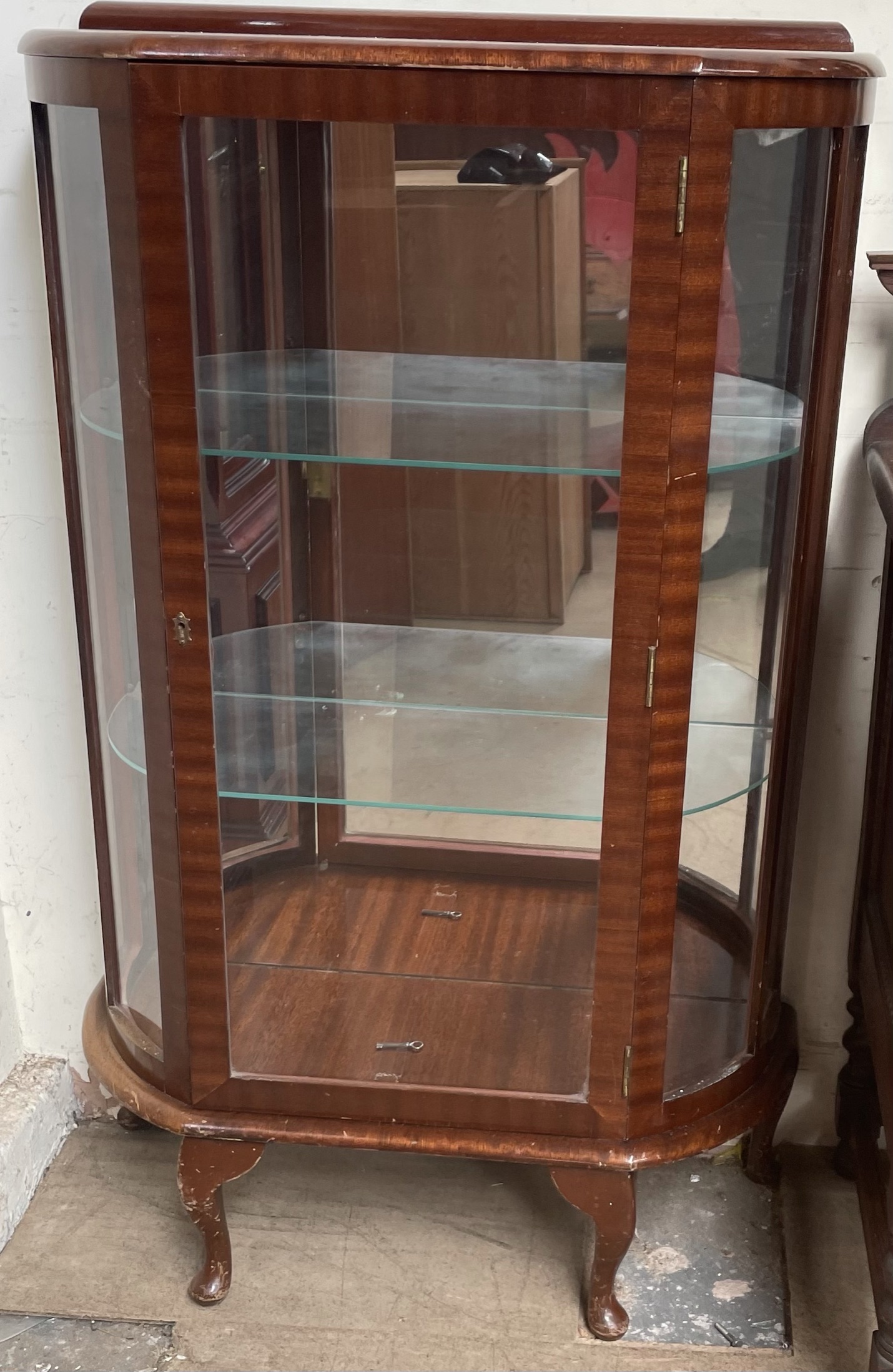 A 20th century oak dresser with a domed top and carved drawers and doors, - Bild 2 aus 5