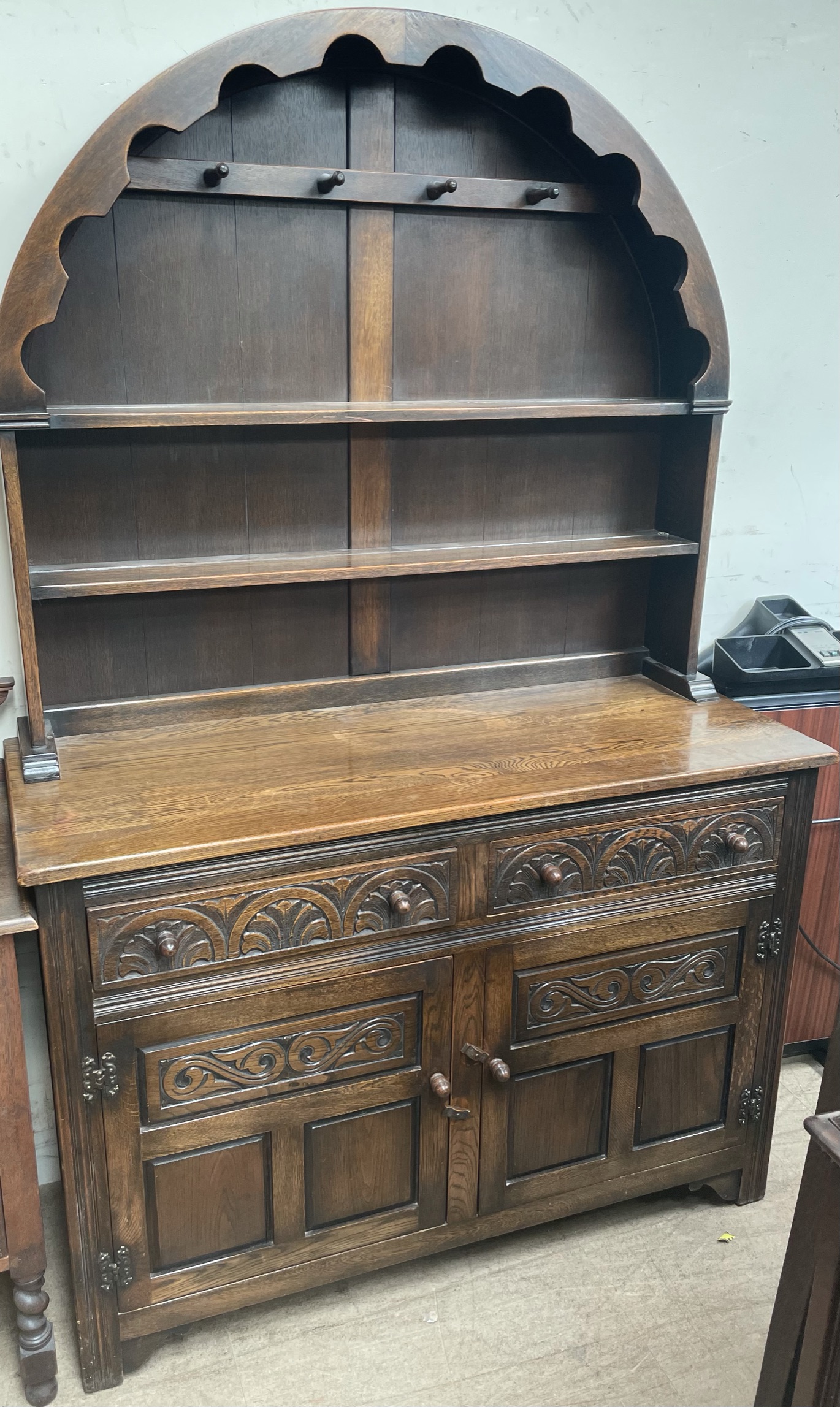 A 20th century oak dresser with a domed top and carved drawers and doors, - Bild 4 aus 5