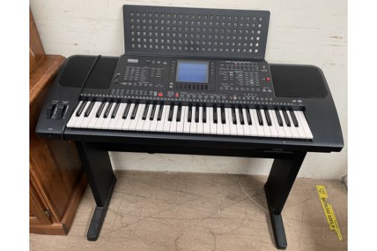 A Yamaha PSR-6000 electric piano (sold as seen,