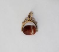 A 9ct yellow gold and banded agate revolving fob seal,