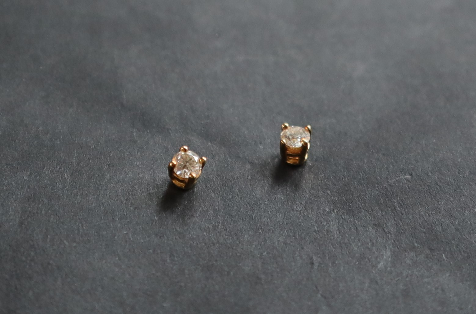A pair of diamond stud earrings, each approximatel 0. - Image 3 of 4