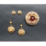A pair of 9ct yellow gold star shaped earrings, approximately 1.