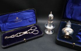 A pair of late Victorian silver sugar nips with shell bowls, London, 1900,