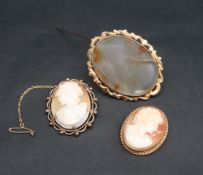 A shell cameo brooch of a head and shoulders in profile in a 9ct yellow gold mount 42mm high