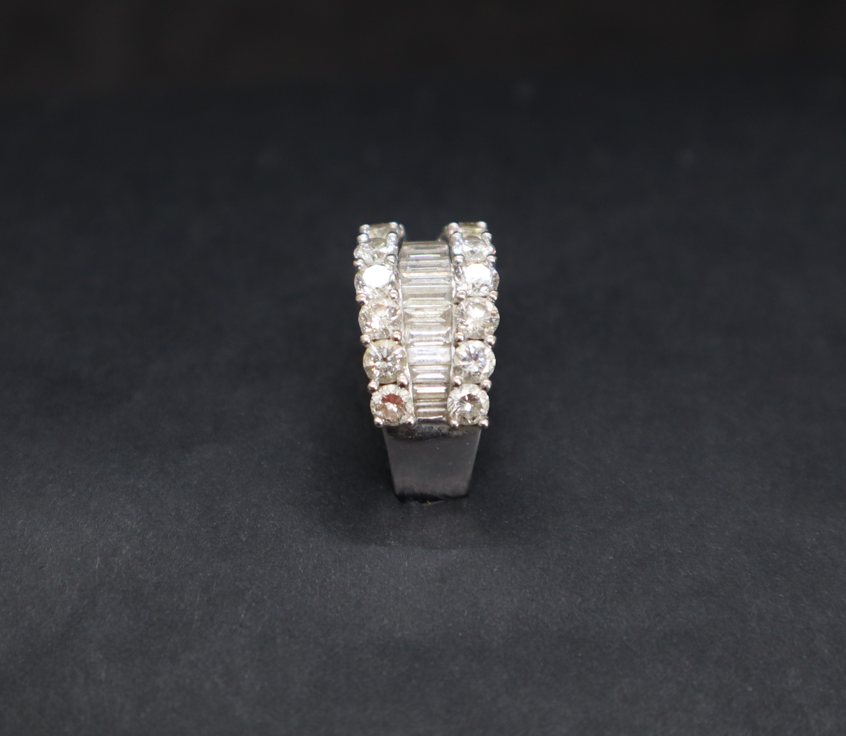A diamond line ring, - Image 3 of 7