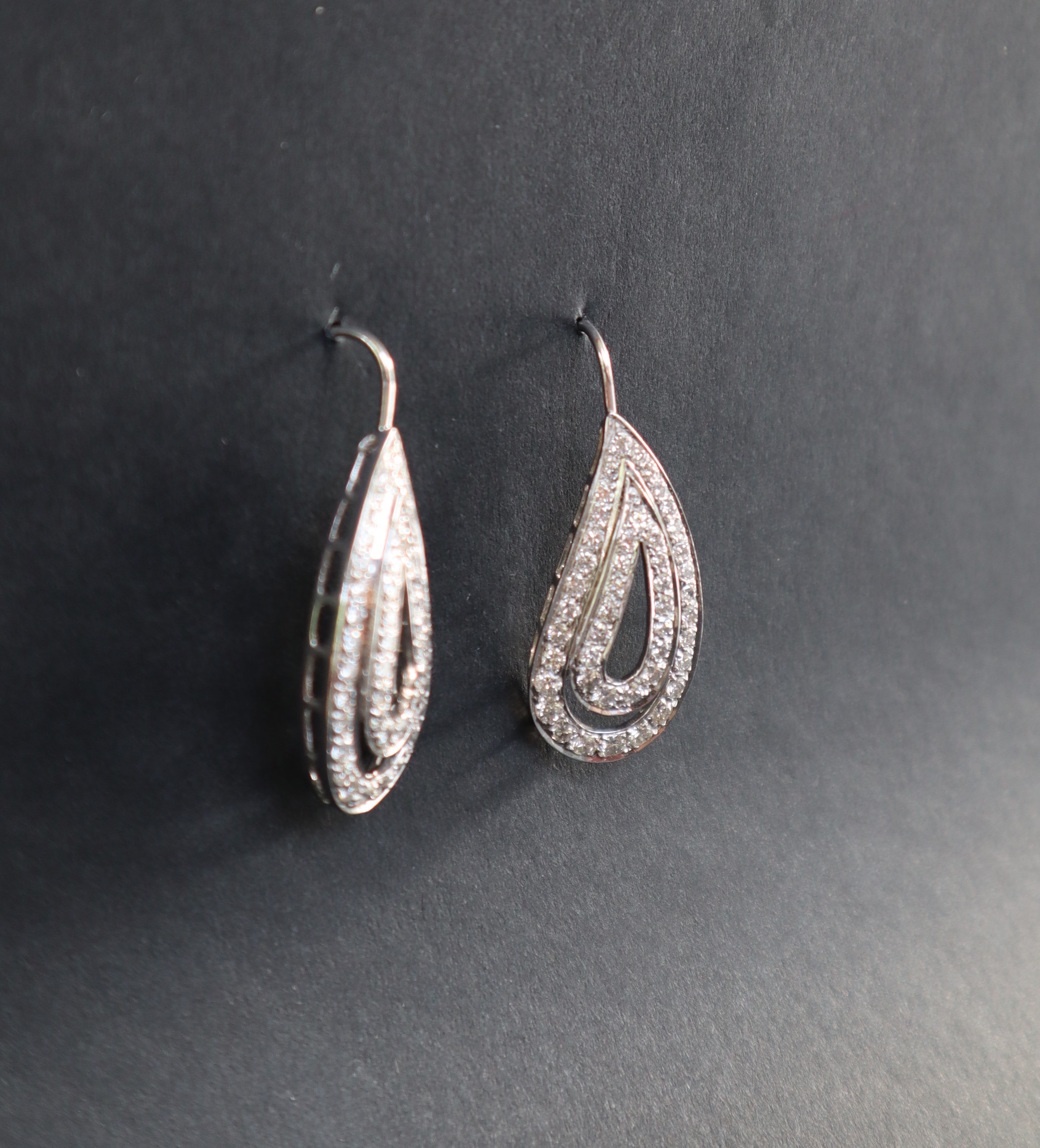 A pair of diamond drop earrings of tear drop shape, - Image 3 of 9