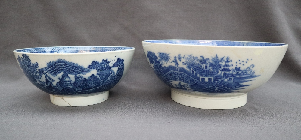 A Swansea pottery blue and white bowl, decorated with oriental figures fishing, - Image 2 of 6