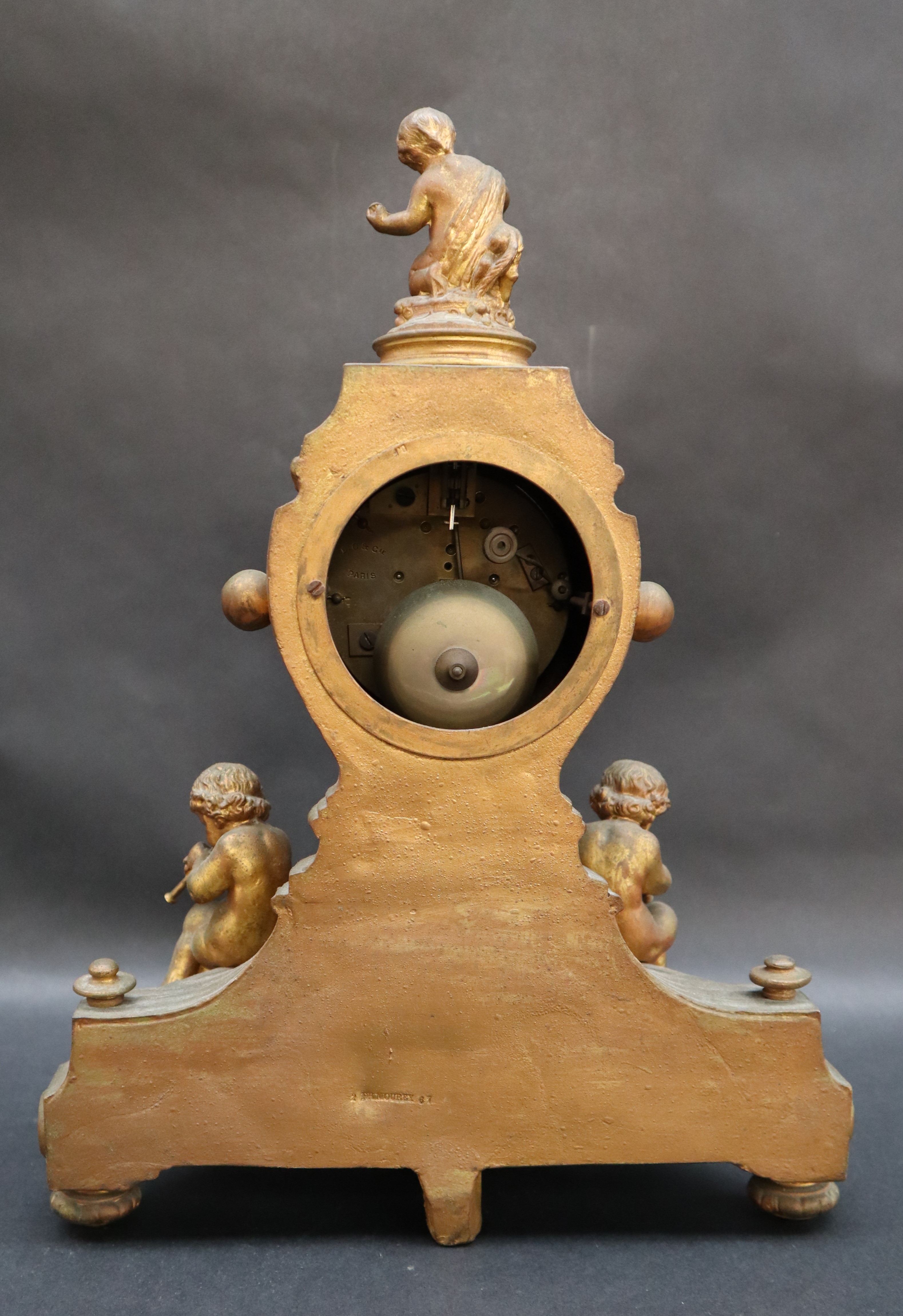 A 19th century French ormolu mantle clock, mounted with cherubs, - Image 6 of 8