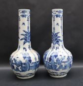 A pair of Chinese blue and white porcelain bottle vases,