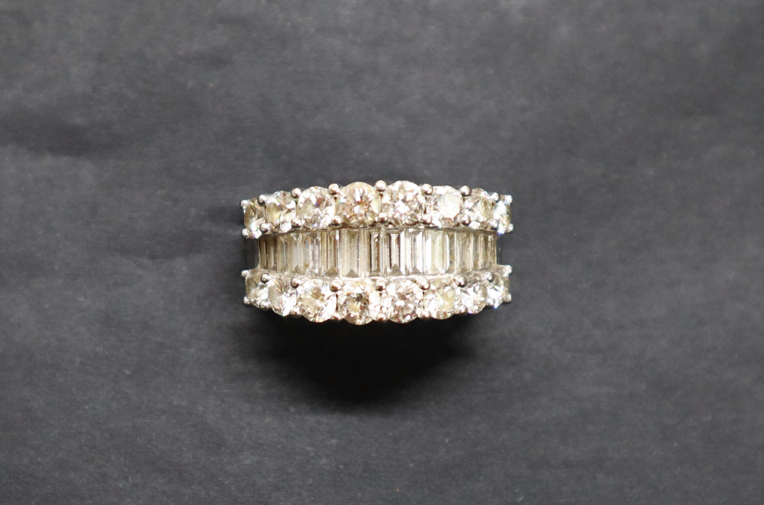 A diamond line ring, - Image 5 of 7
