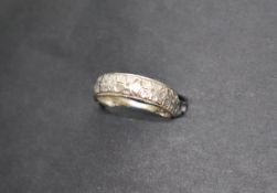A platinum wedding band, approximately 7 grams,