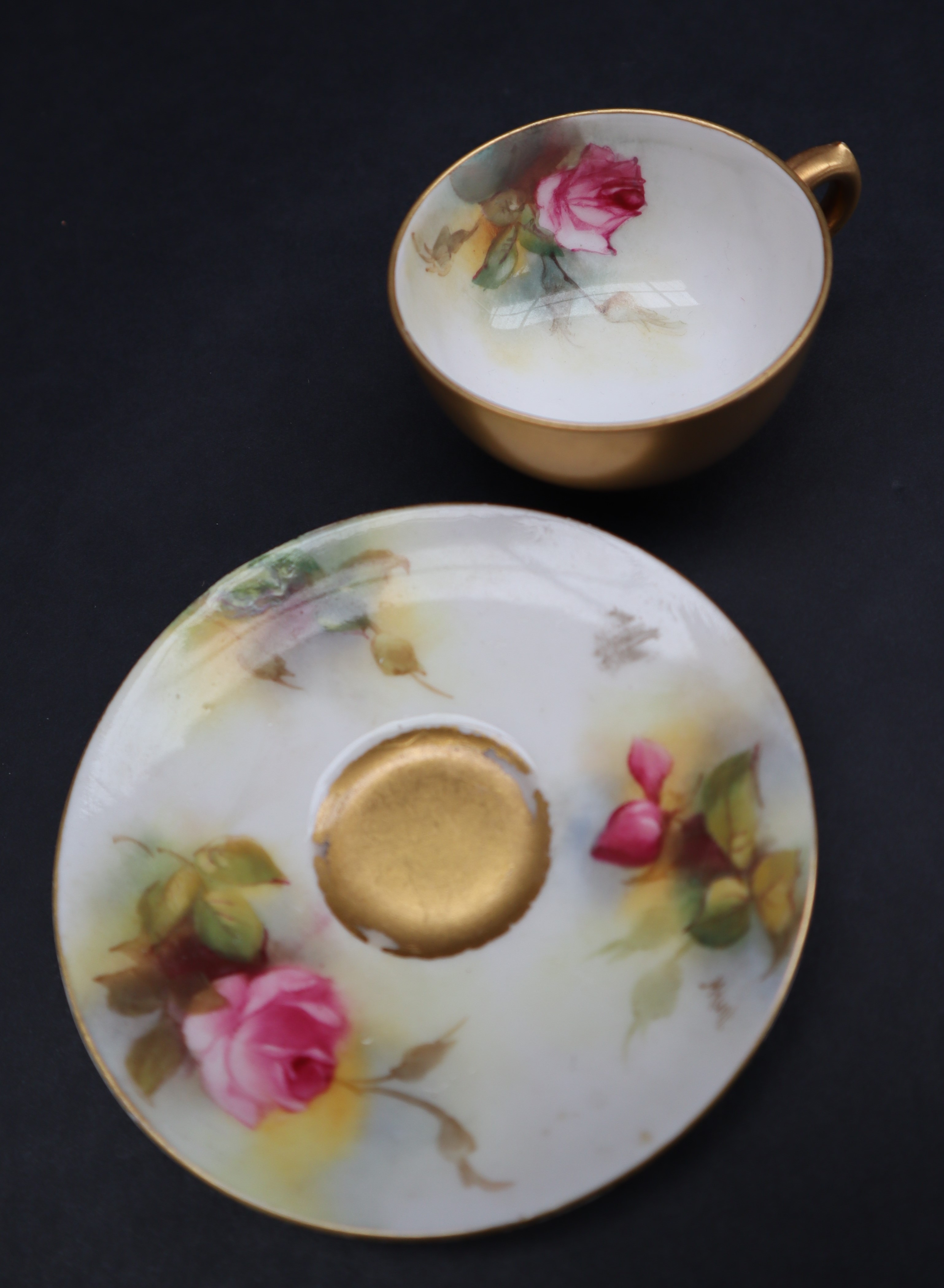 A Royal Worcester cabinet cup and saucer painted with a pink rose and rose buds, - Image 5 of 6