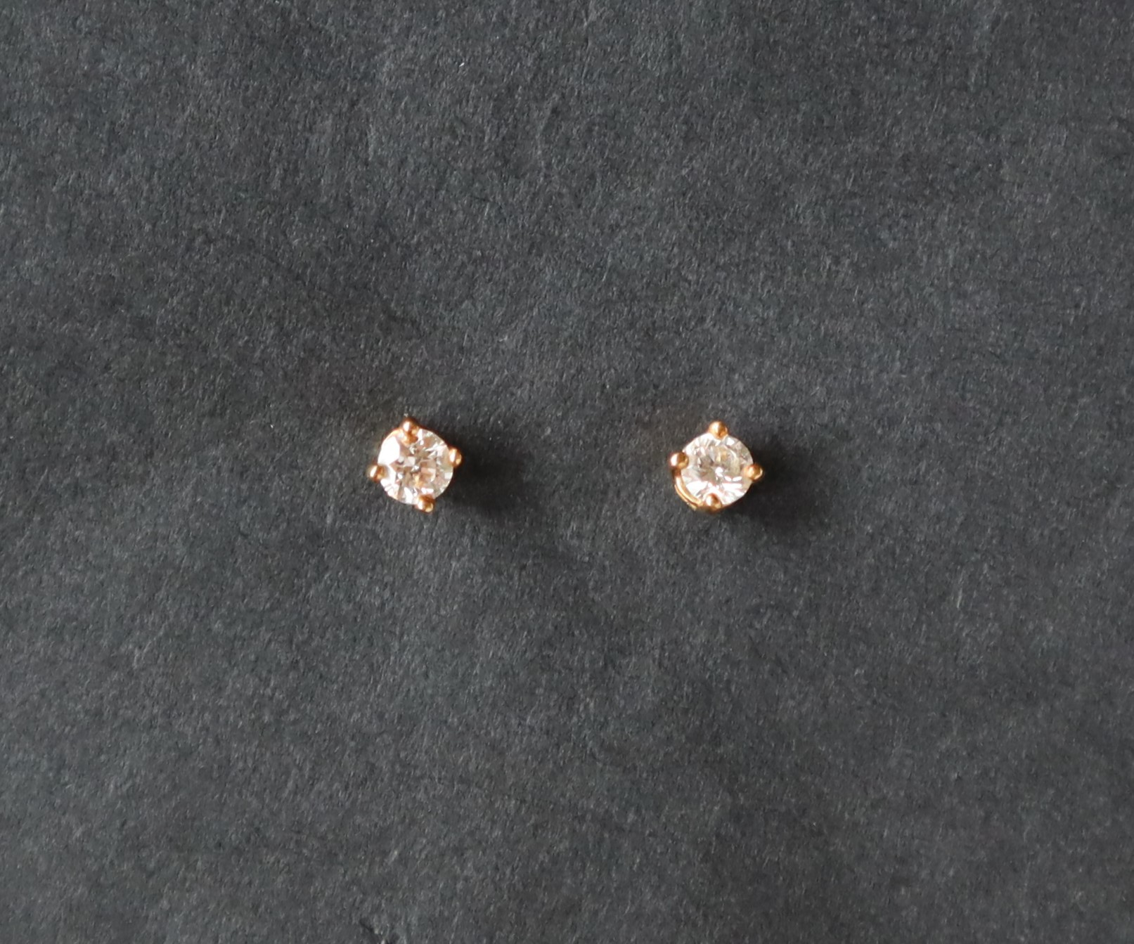 A pair of diamond stud earrings, each approximatel 0. - Image 2 of 4