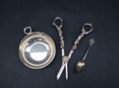 A pair of Elizabeth II silver grape scissors, London, 1991, Richards & Knight,