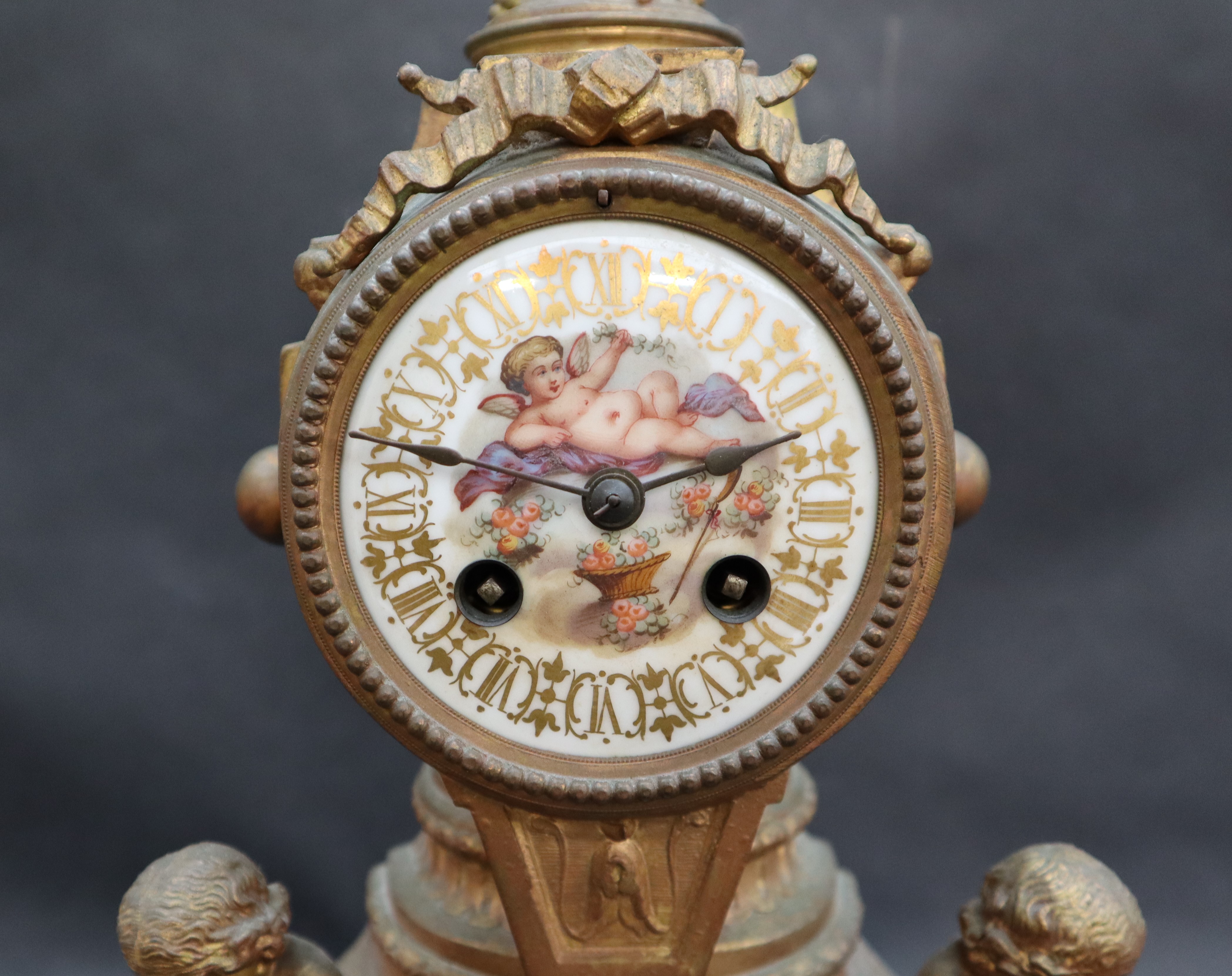 A 19th century French ormolu mantle clock, mounted with cherubs, - Image 2 of 8