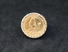 A Victorian gold sovereign dated 1900, in a 9ct yellow gold ring setting,