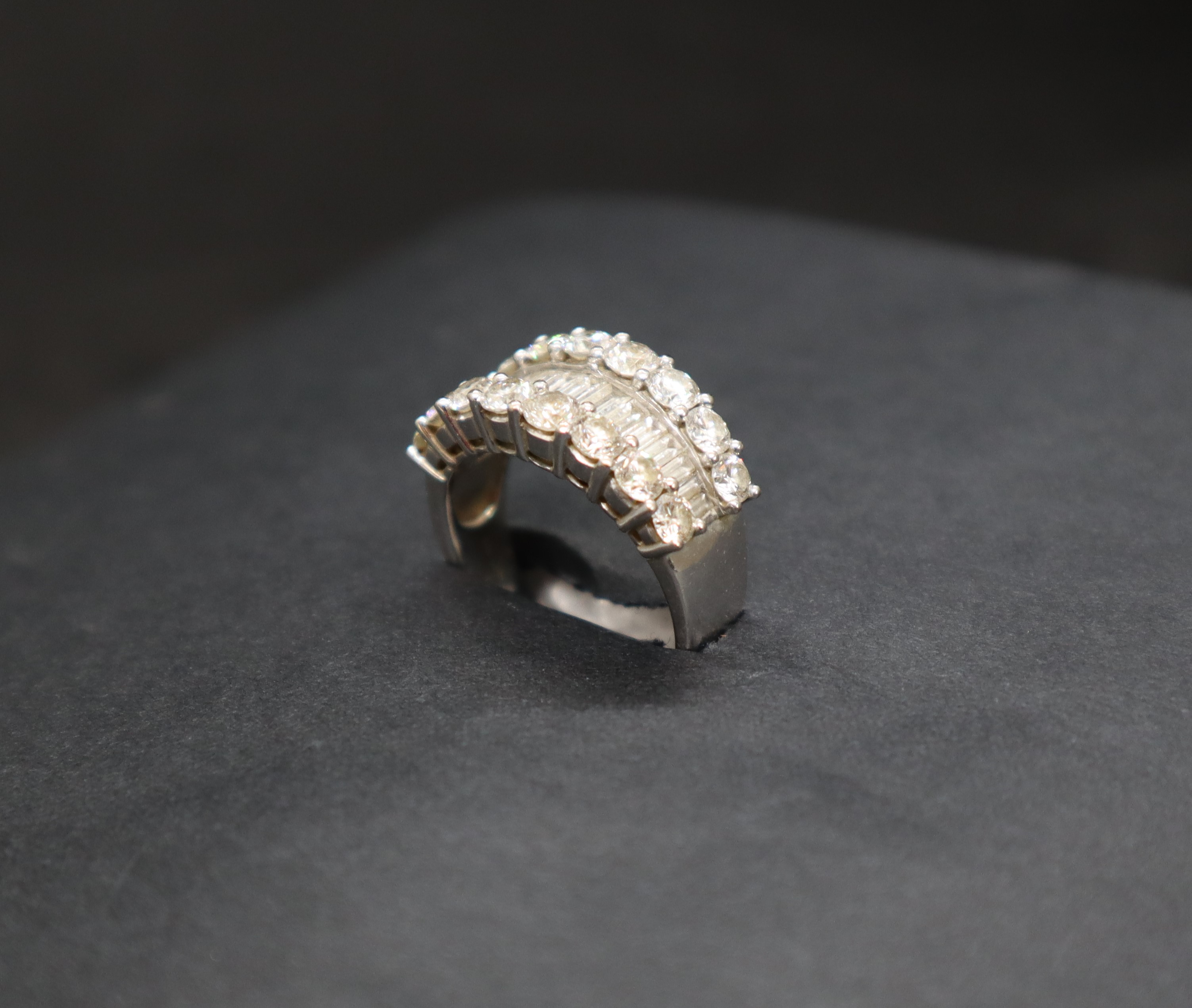 A diamond line ring, - Image 2 of 7