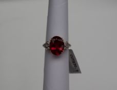 Gemporia - A 5.17cts Mawi Rubellite and Diamond 18k gold Lorique ring, metal 4.