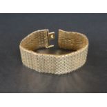 *** Unfortunately this lot has been withdrawn from sale*** An 18ct yellow gold bracelet,