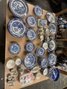 Assorted willow pattern blue and white pottery meat plates,