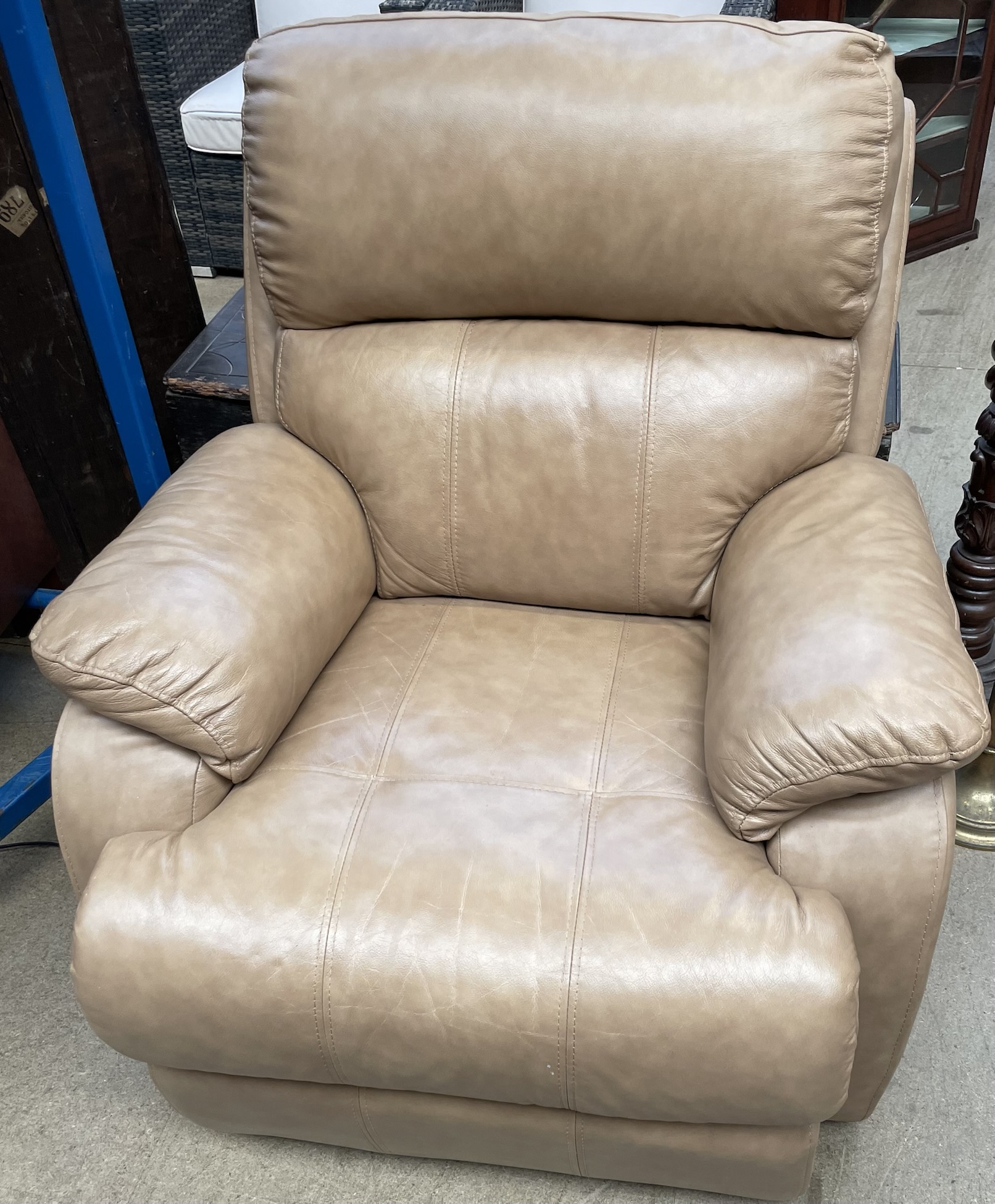 A light brown leather electric reclining chair (sold as seen,