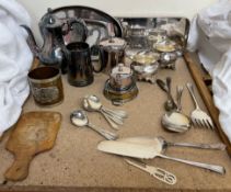 Assorted electroplated wares including a tankard, trays,