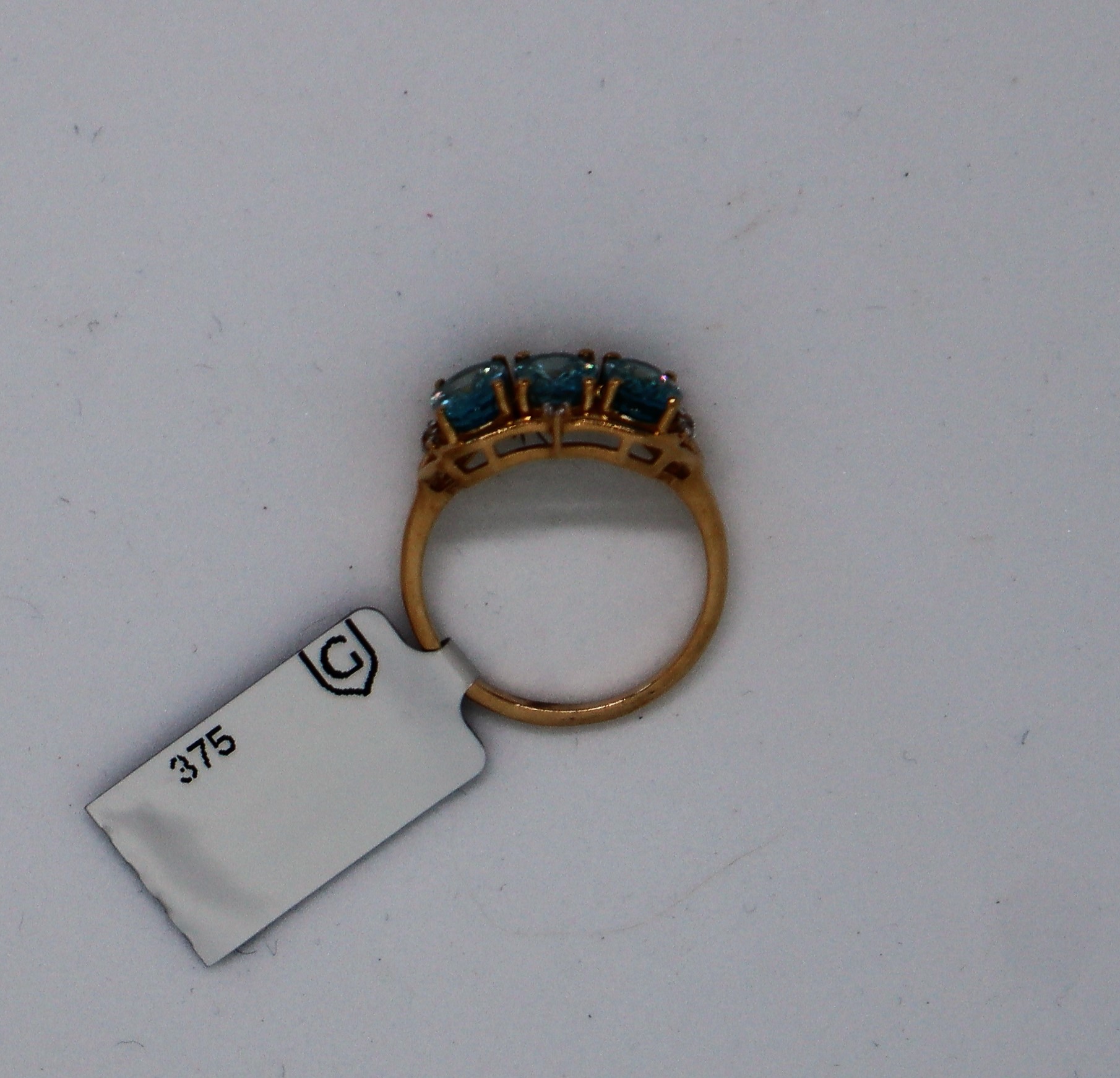 Gemporia - A Ratanakiri blue and white zircon 9k gold ring, - Image 2 of 6
