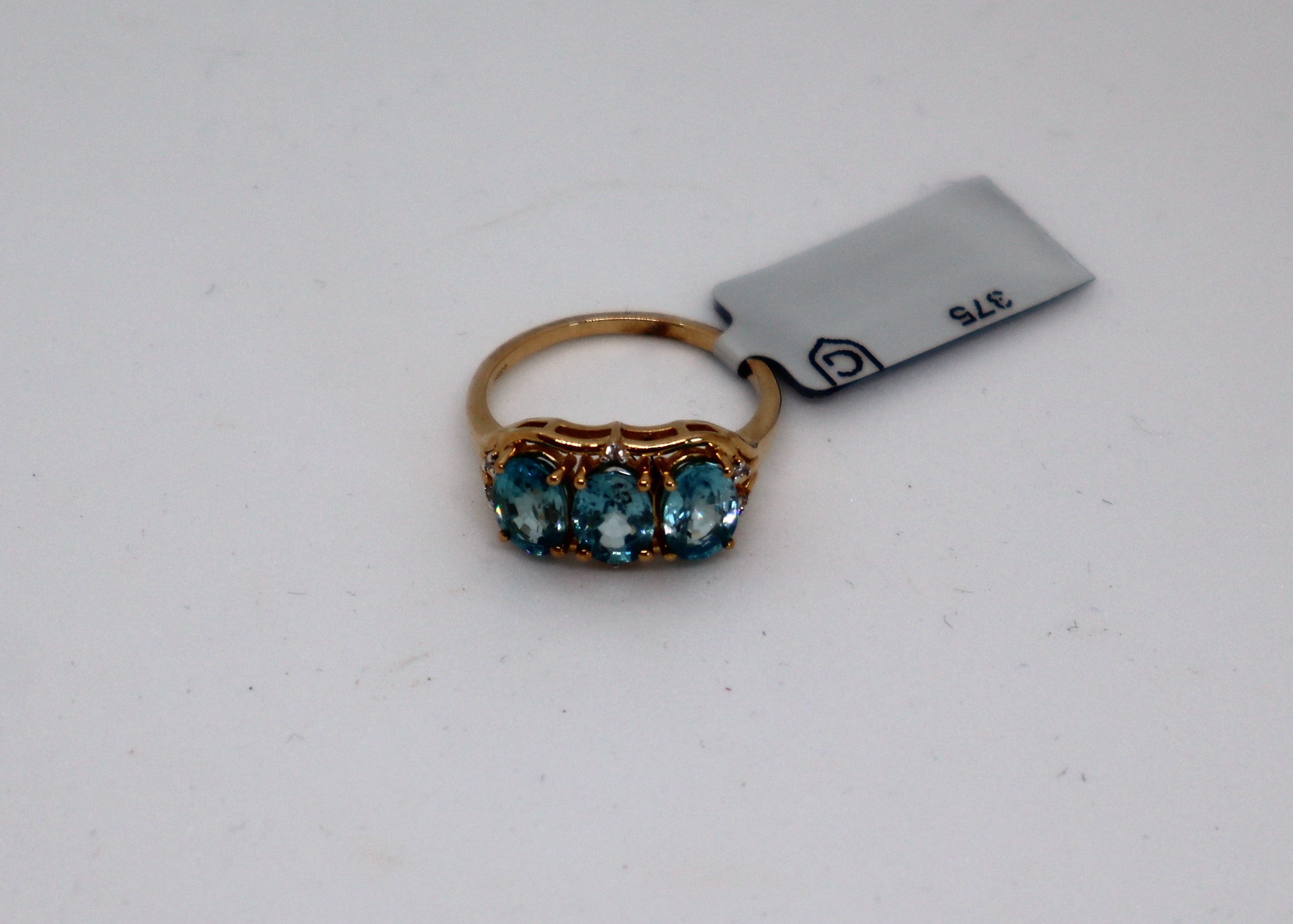 Gemporia - A Ratanakiri blue and white zircon 9k gold ring, - Image 3 of 6
