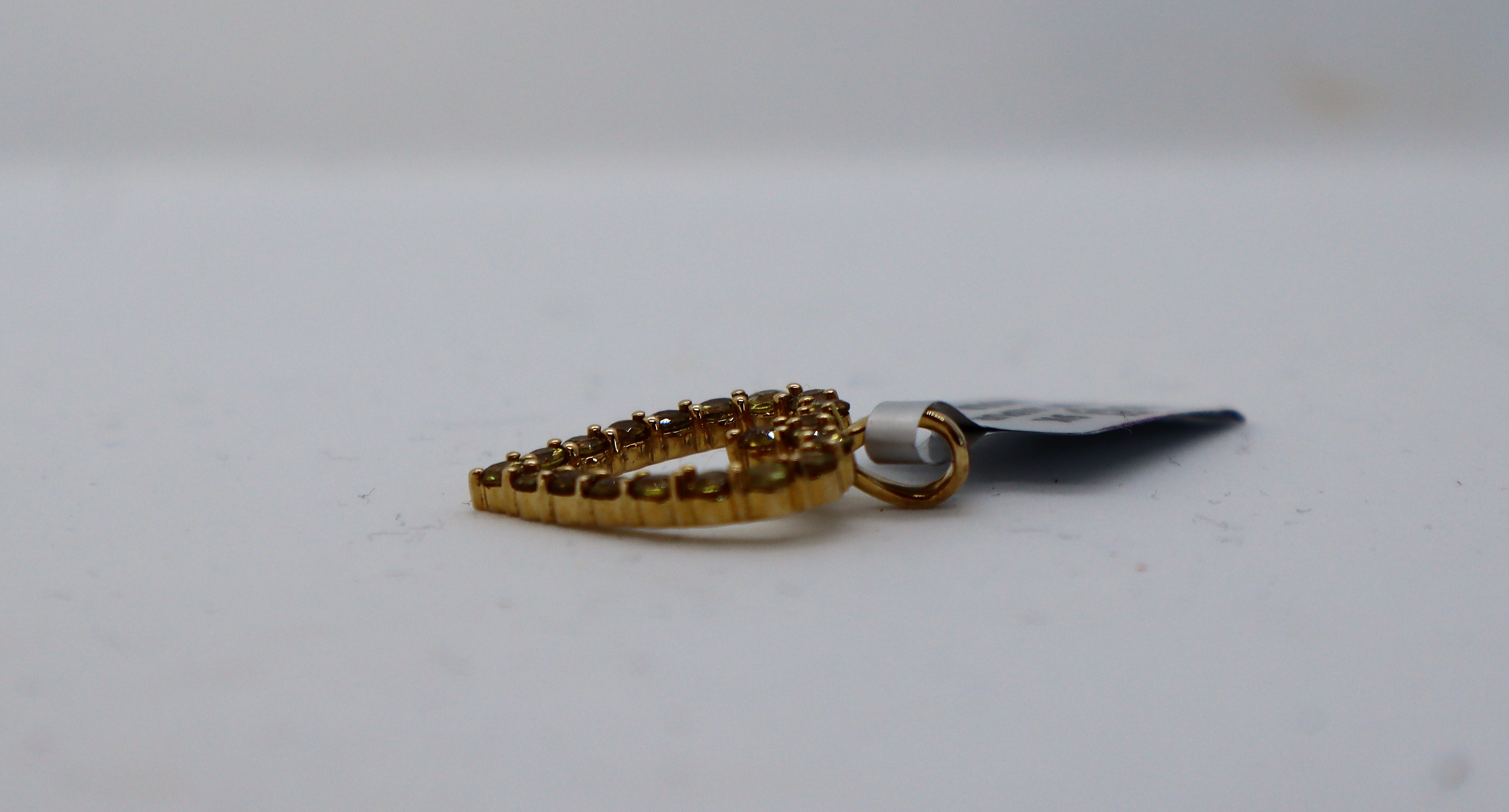 Gemporia - An ambilobe sphene 9k gold heart design pendant, set with twenty ambilobe sphene, - Image 2 of 4
