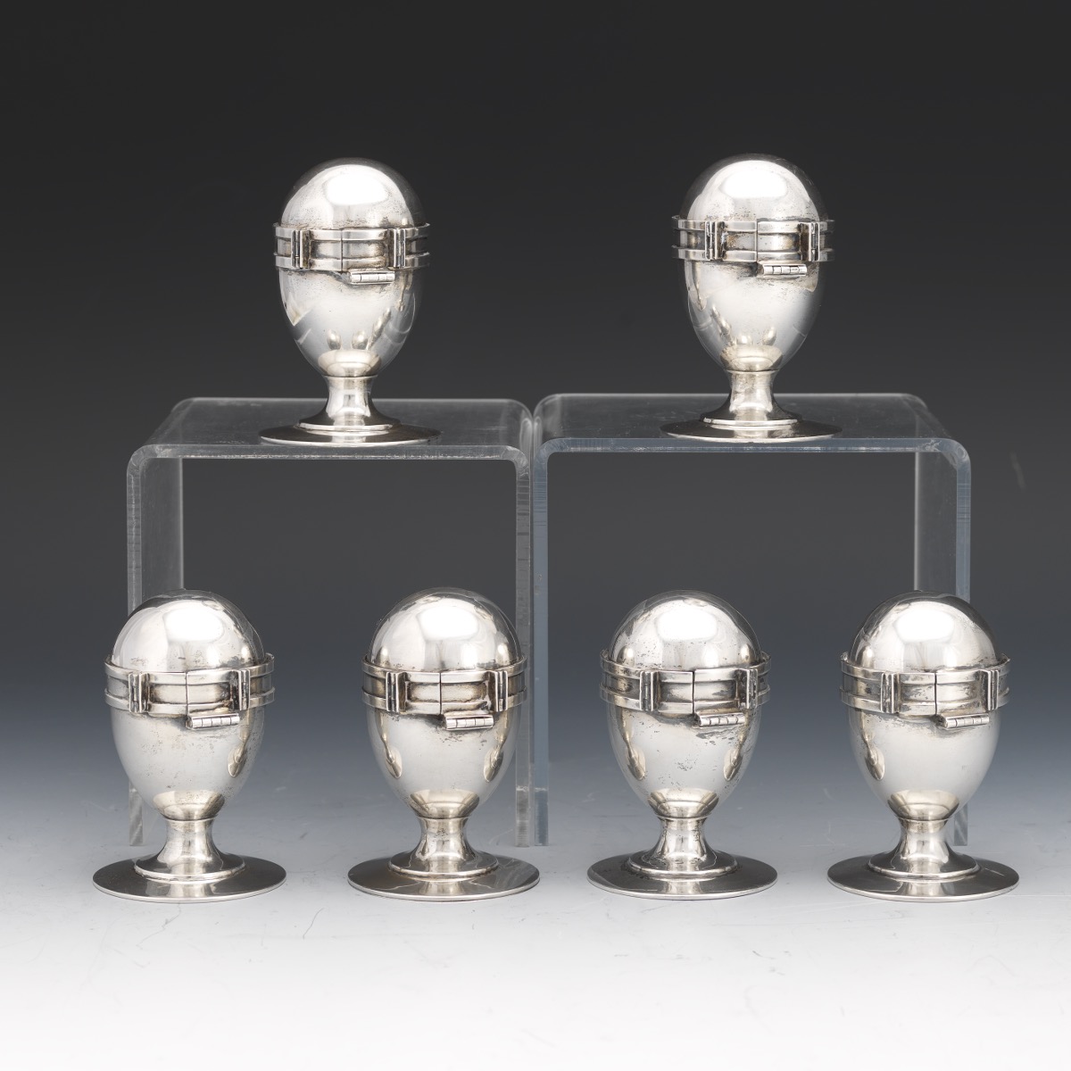 Six Edwardian Sterling Silver with Gold Wash Egg Holders with Topping Brackets - Image 4 of 8