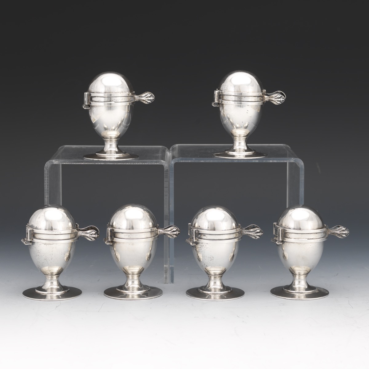 Six Edwardian Sterling Silver with Gold Wash Egg Holders with Topping Brackets - Image 5 of 8