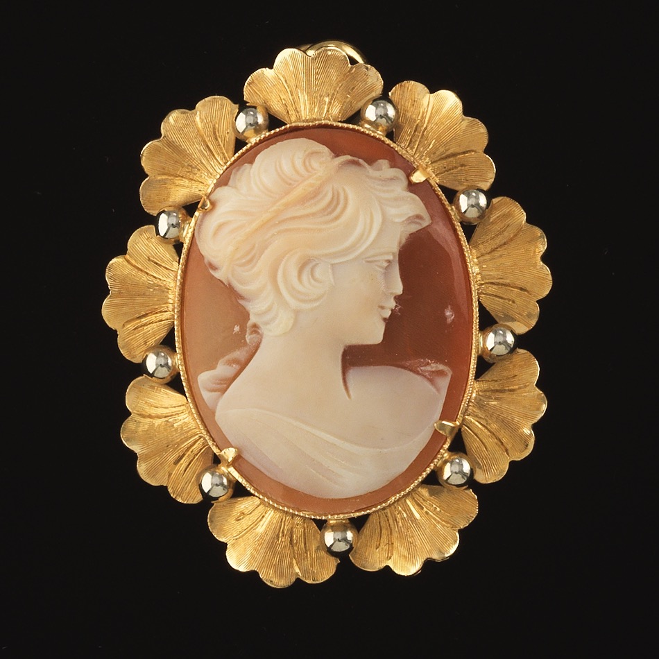 Ladies' Retro Gold and Carved Cameo Brooch Pendant