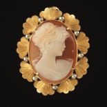 Ladies' Retro Gold and Carved Cameo Brooch Pendant