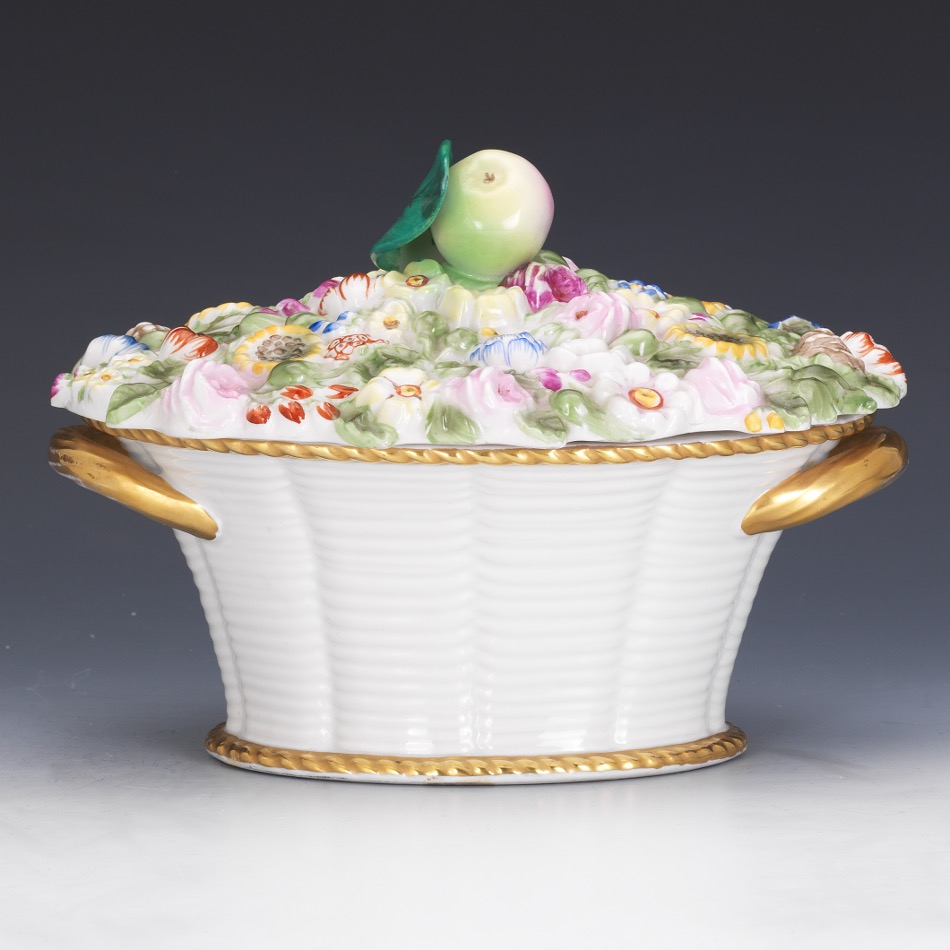 Portuguese Vintage Vista Alegre Porcelain Tureen with Lid - Image 2 of 9