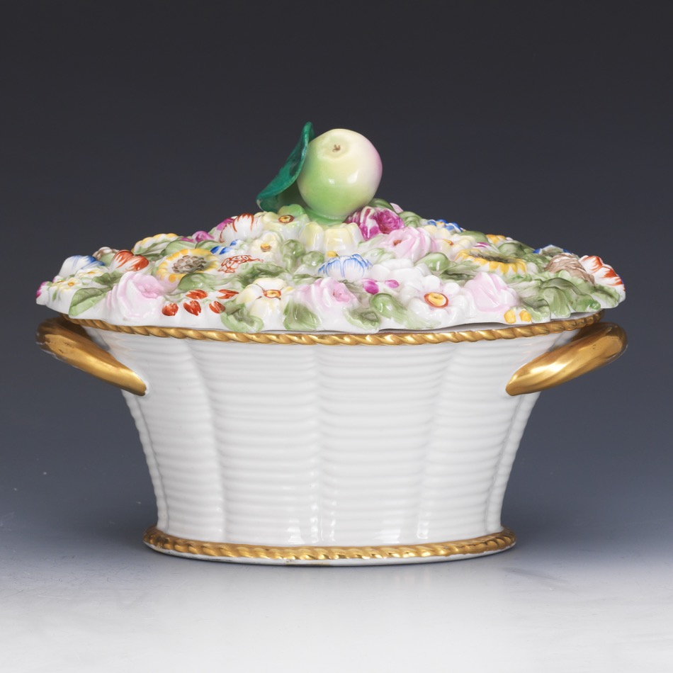 Portuguese Vintage Vista Alegre Porcelain Tureen with Lid - Image 6 of 9