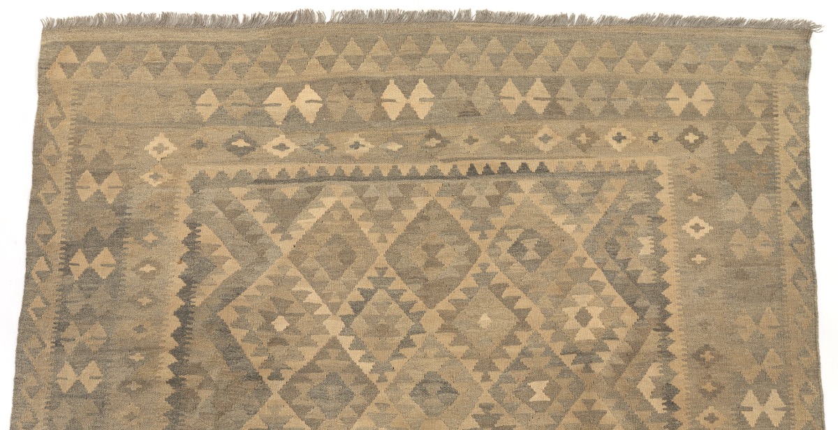 Fine Hand-Knotted Kilim Village Carpet - Image 3 of 4