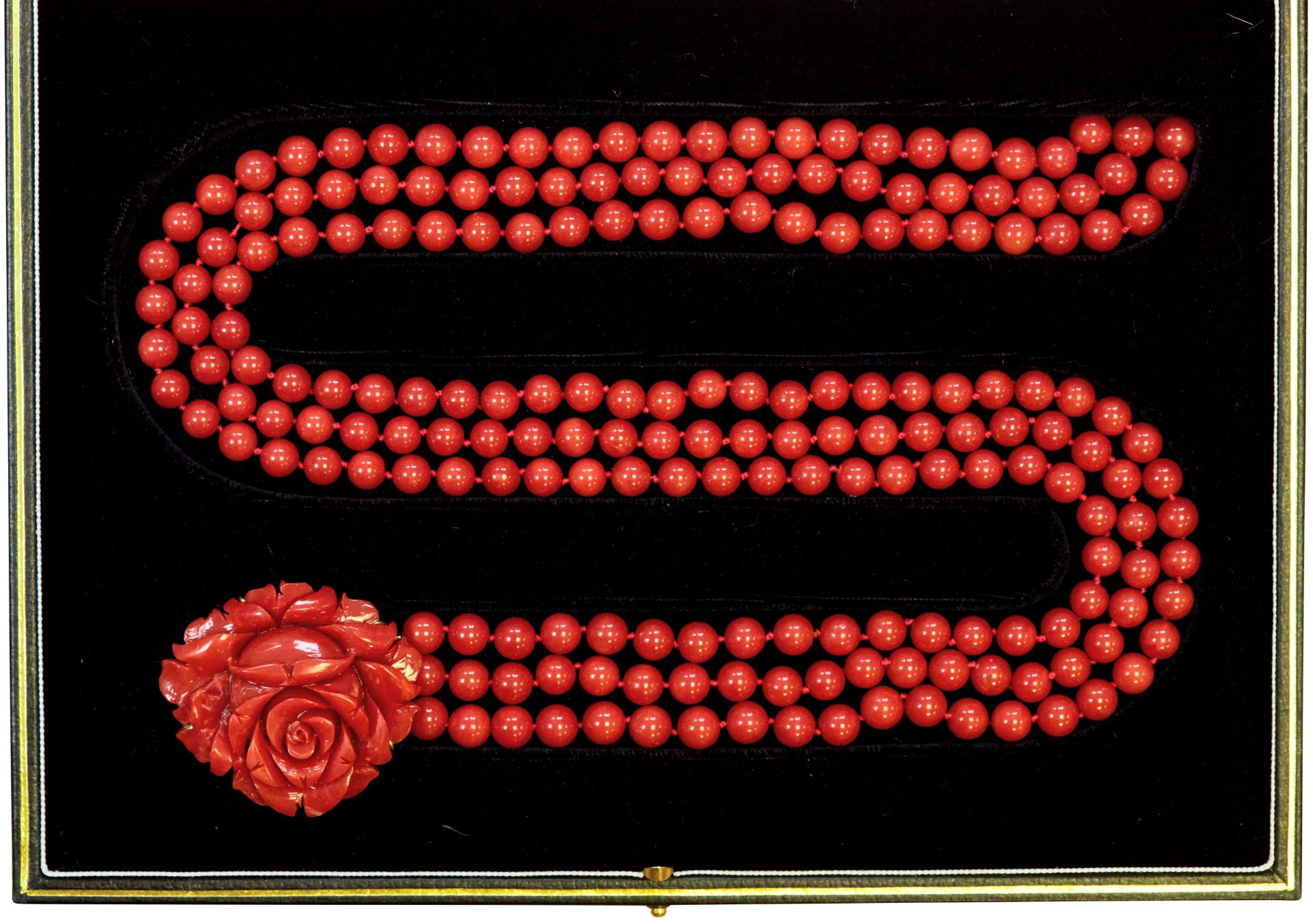 VAN CLEEF & ARPELS, IMPORTANT CARVED CORAL AND CORAL NECKLACE
