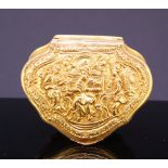 18th CENTURY TRIANGULAR 18-KT GOLD SNUFFBOX