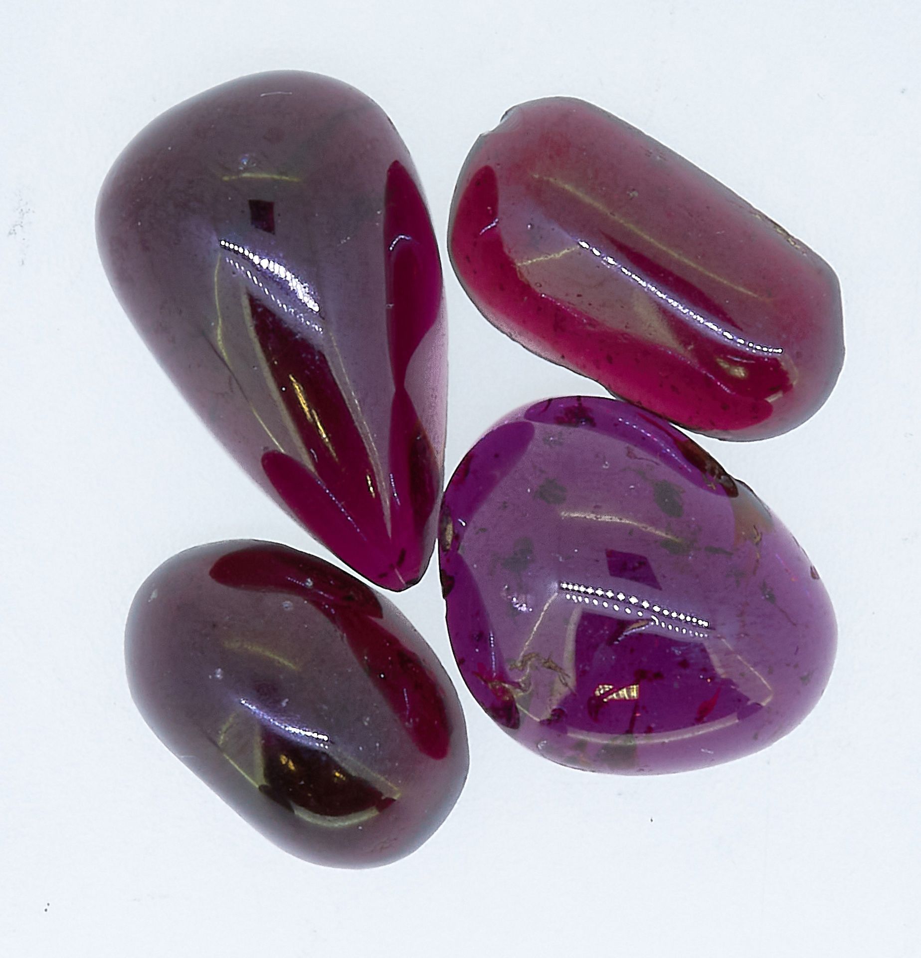 MIXED LOT OF LOOSE GARNETS 67.28 CT.