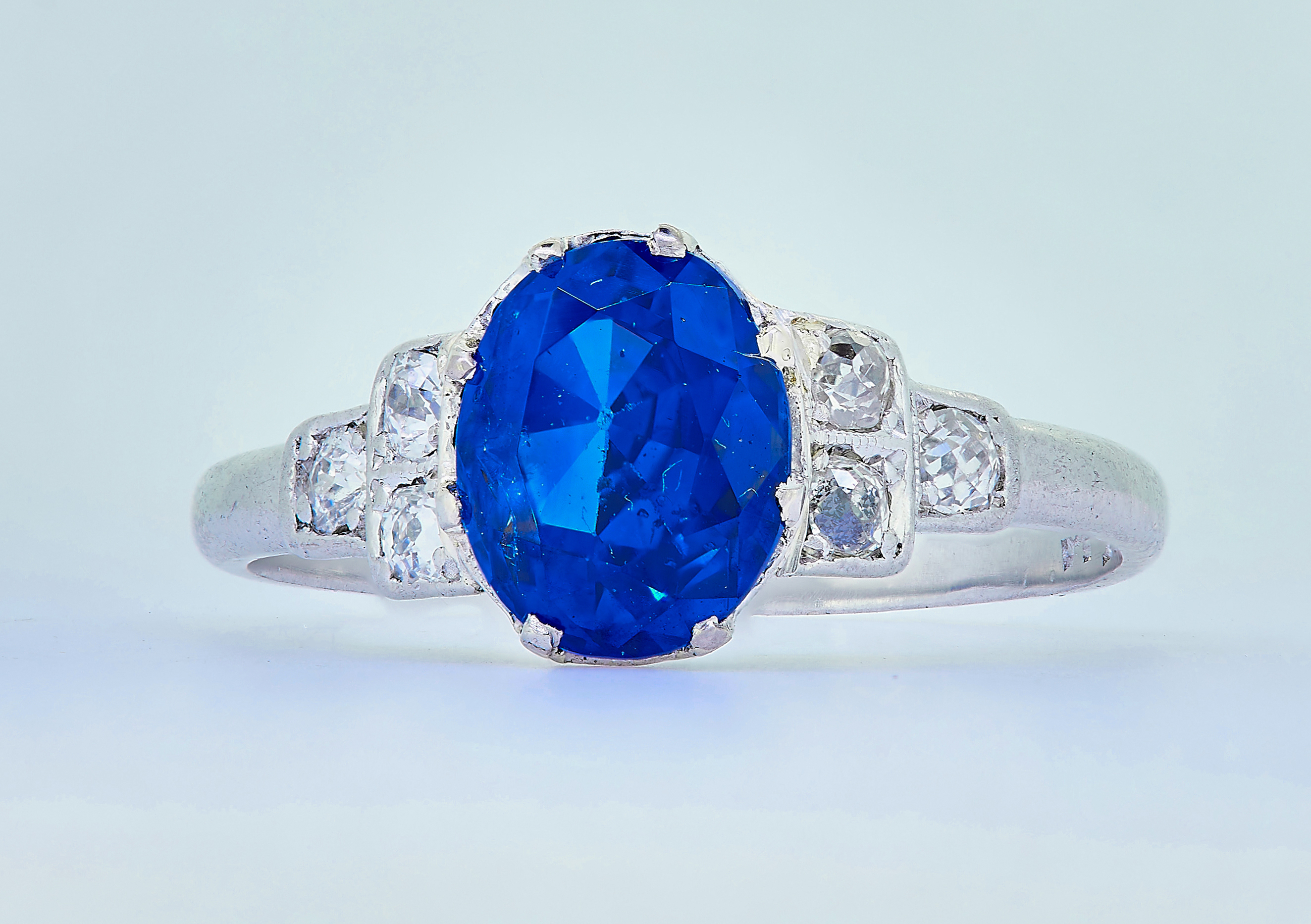 2.01 CT. BURMA BLUE SAPPHIRE AND DAIMOND RING - Image 2 of 3