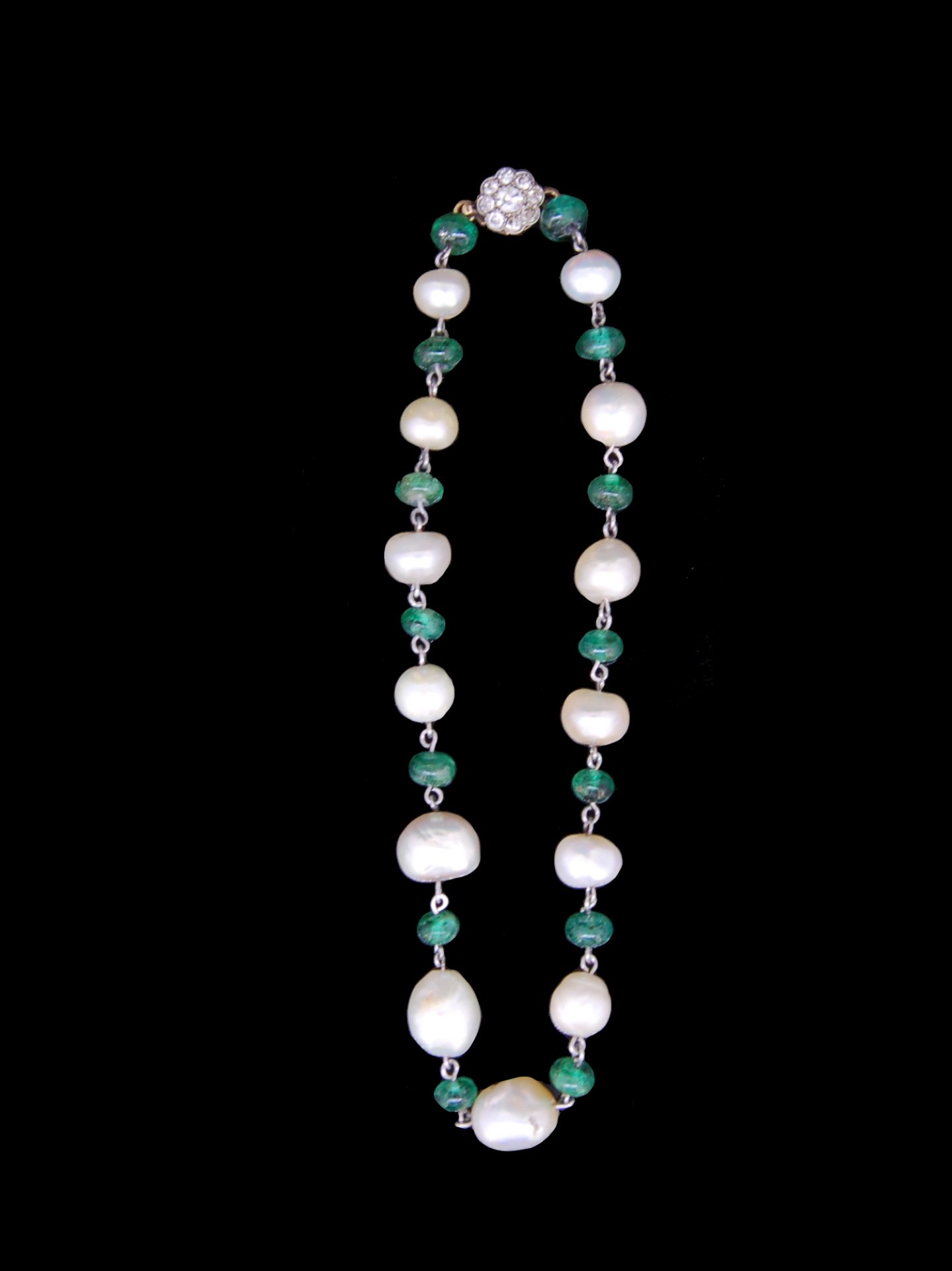 NATURAL PEARL AND EMERALD BRACELET - Image 3 of 4