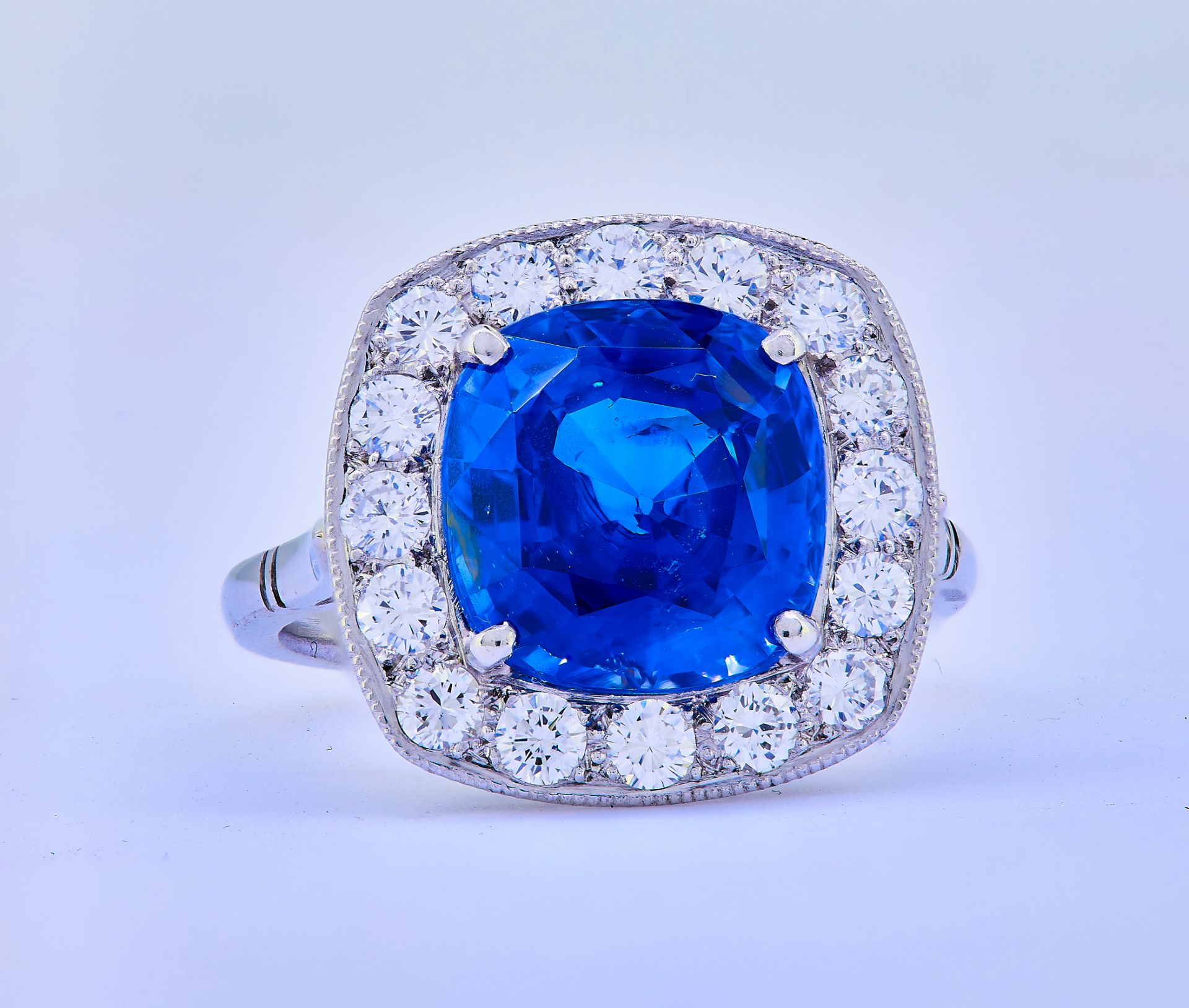 IMPORTANT BLUE SAPPHIRE AND DIAMOND RING - Image 3 of 3