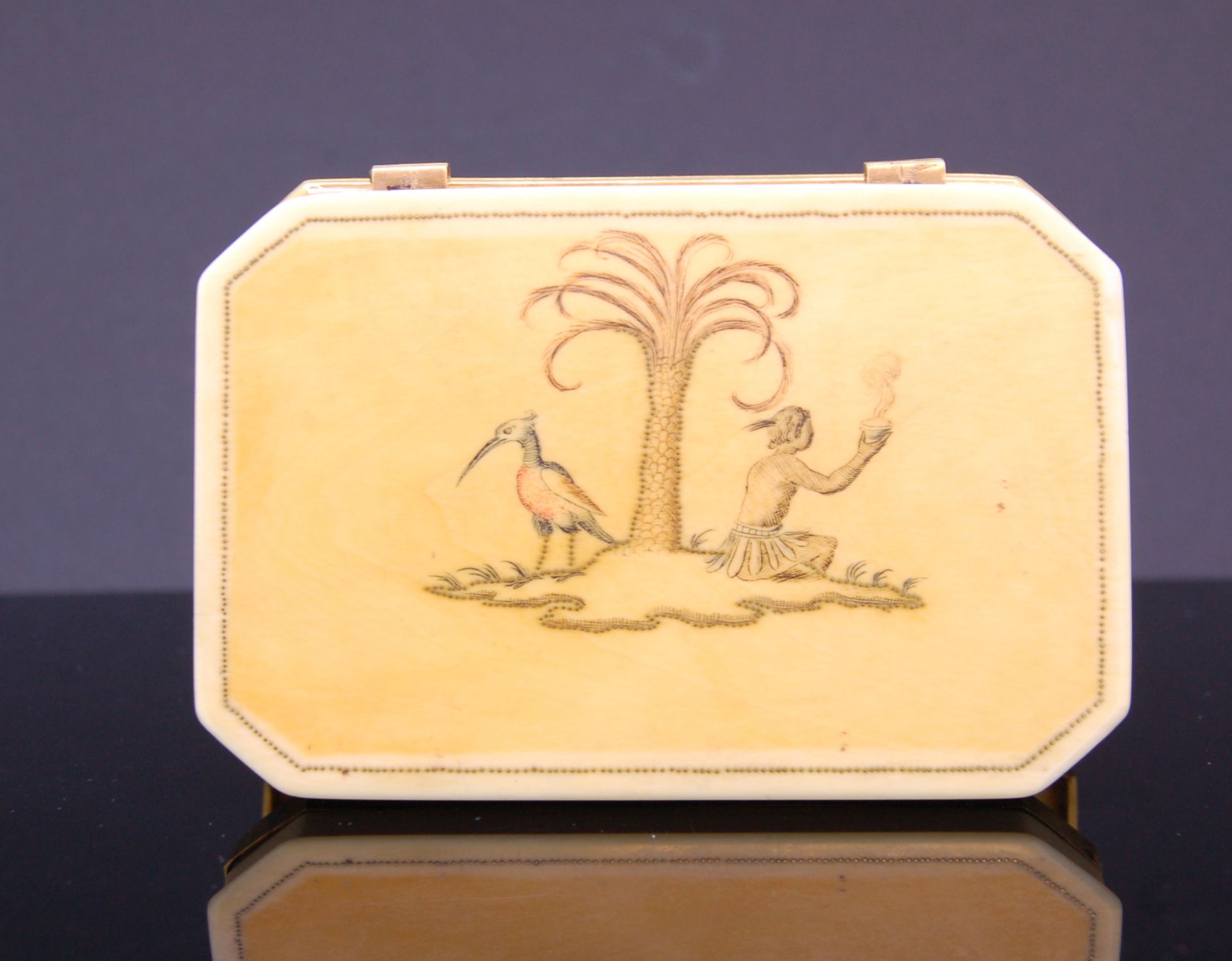 18th CENTURY RECTANGULAR SNUFFBOX WITH GOLD MOUNT - Image 3 of 3