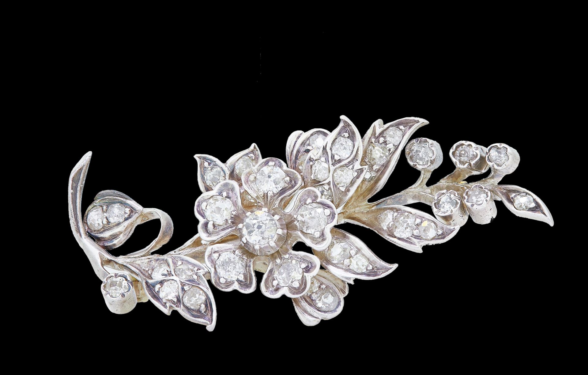 ANTIQUE DIAMOND FLORAL BROOCH