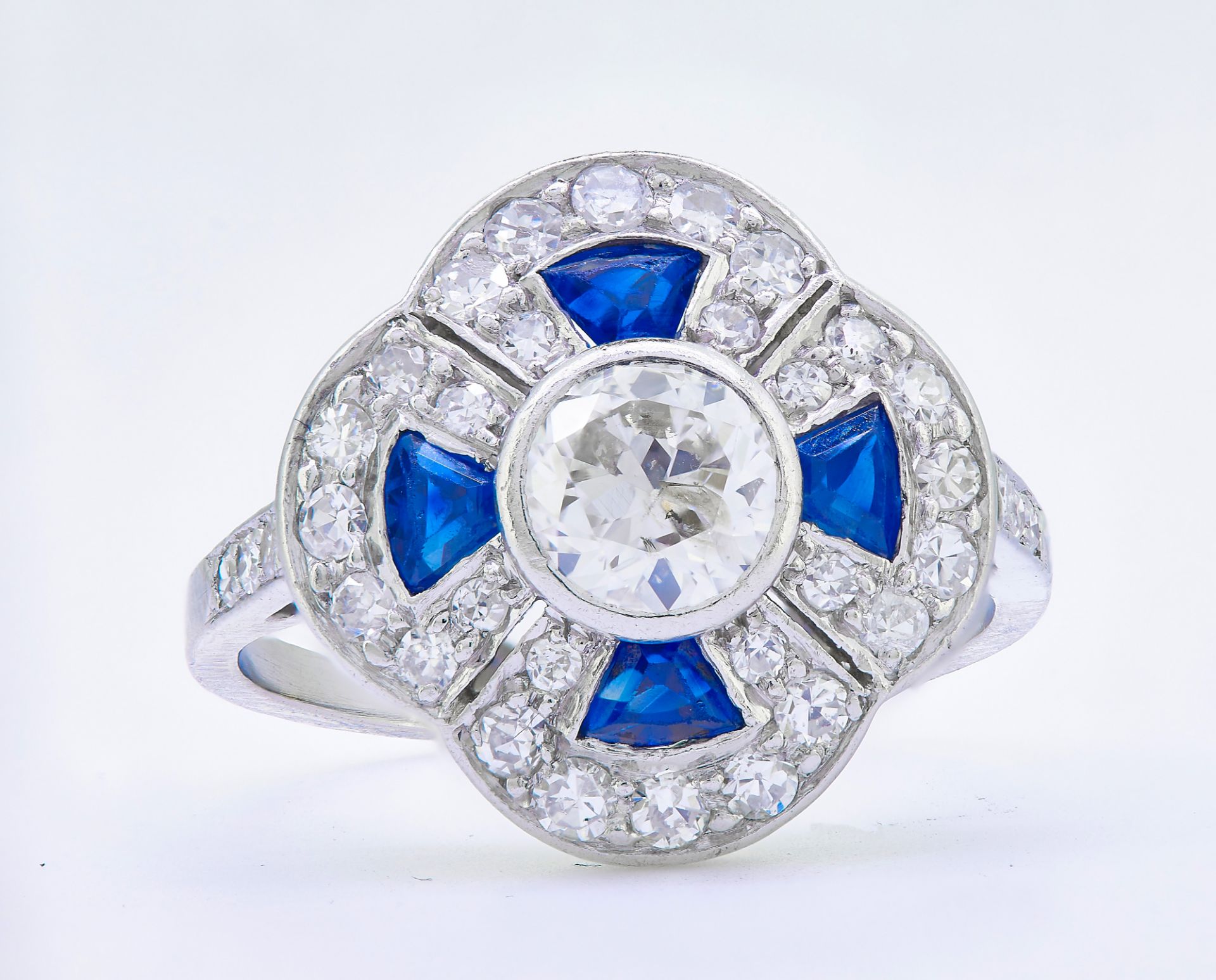 SAPPHIRE AND DIAMOND CLUSTER DRESS RING