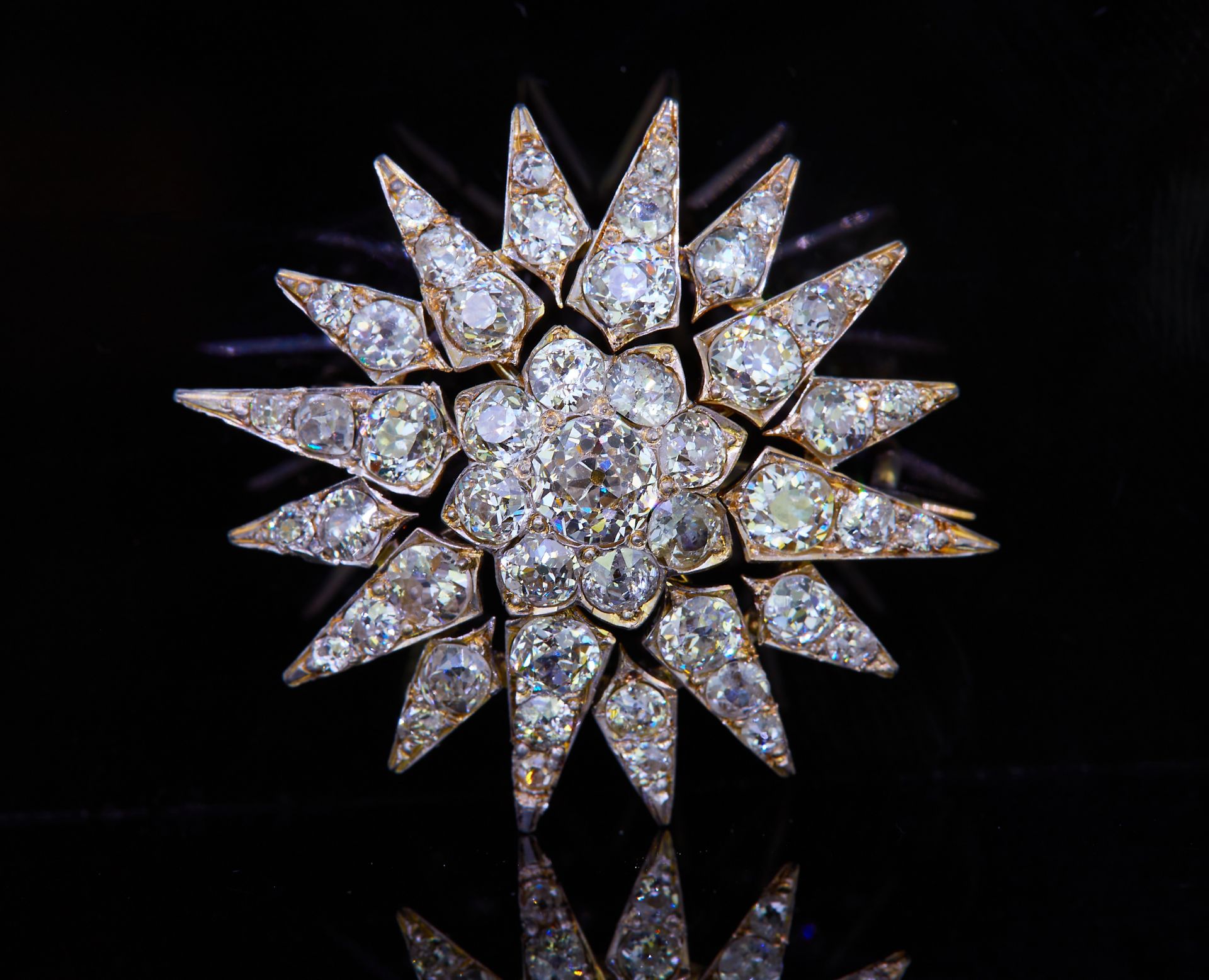 IMPORTANT DIAMOND STAR BROOCH